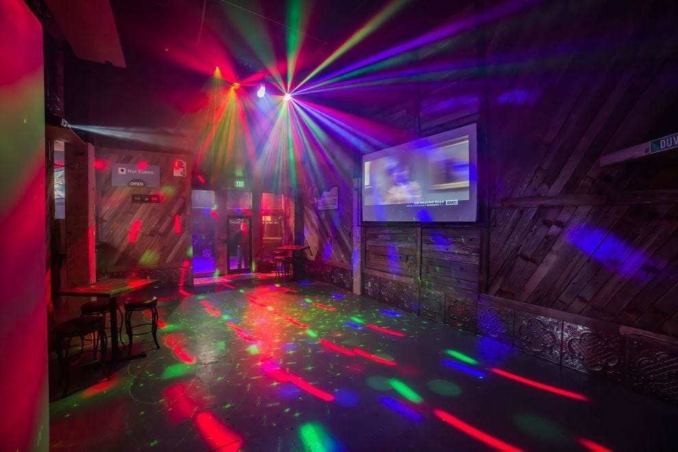 Double Diamonds Bar is known for mixing some of the most affordable aprés-ski drinks in town