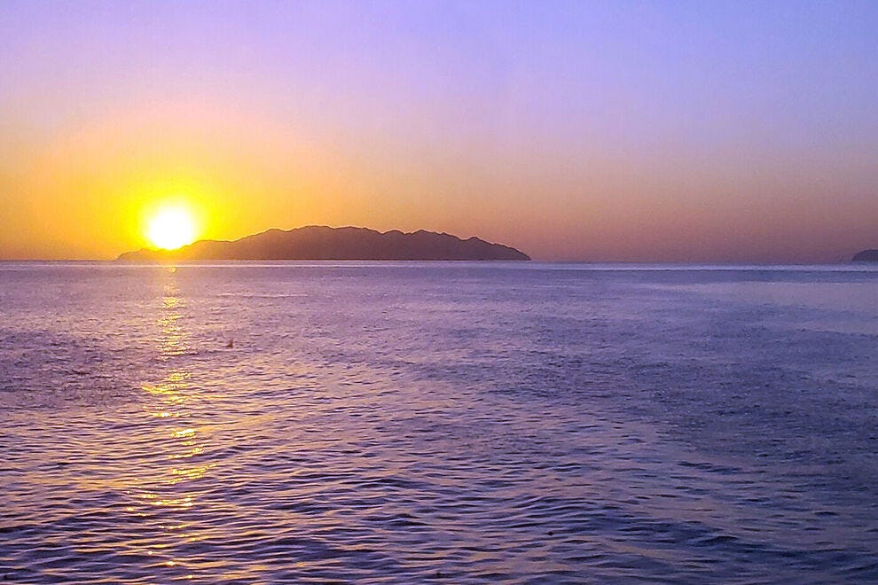 Uncruise Adventures, Baja sunrise