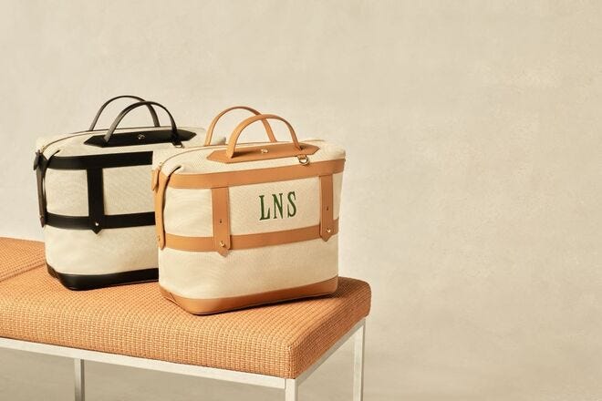 This stain-resistant heavy canvas weekender bag keeps things organized